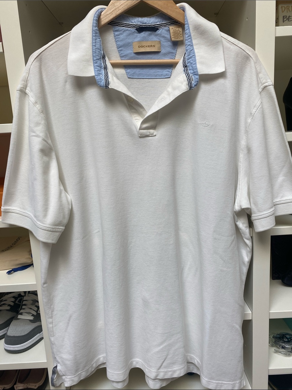 Dockers - Men’s White Polo with Light Blue Inner Collar. 100% Cotton. EUC. XL.
